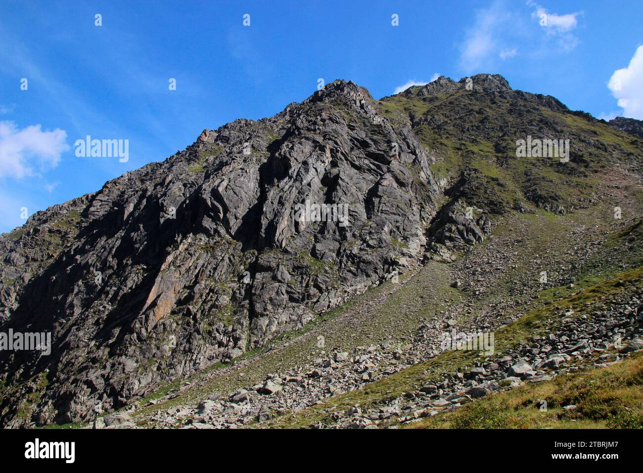 View from Hundstalsee (2289m), to Mitterkogel (2581m), blue sky with some clouds, summit, Inzing, Stubai Alps, Tyrol, Austria Stock Photo