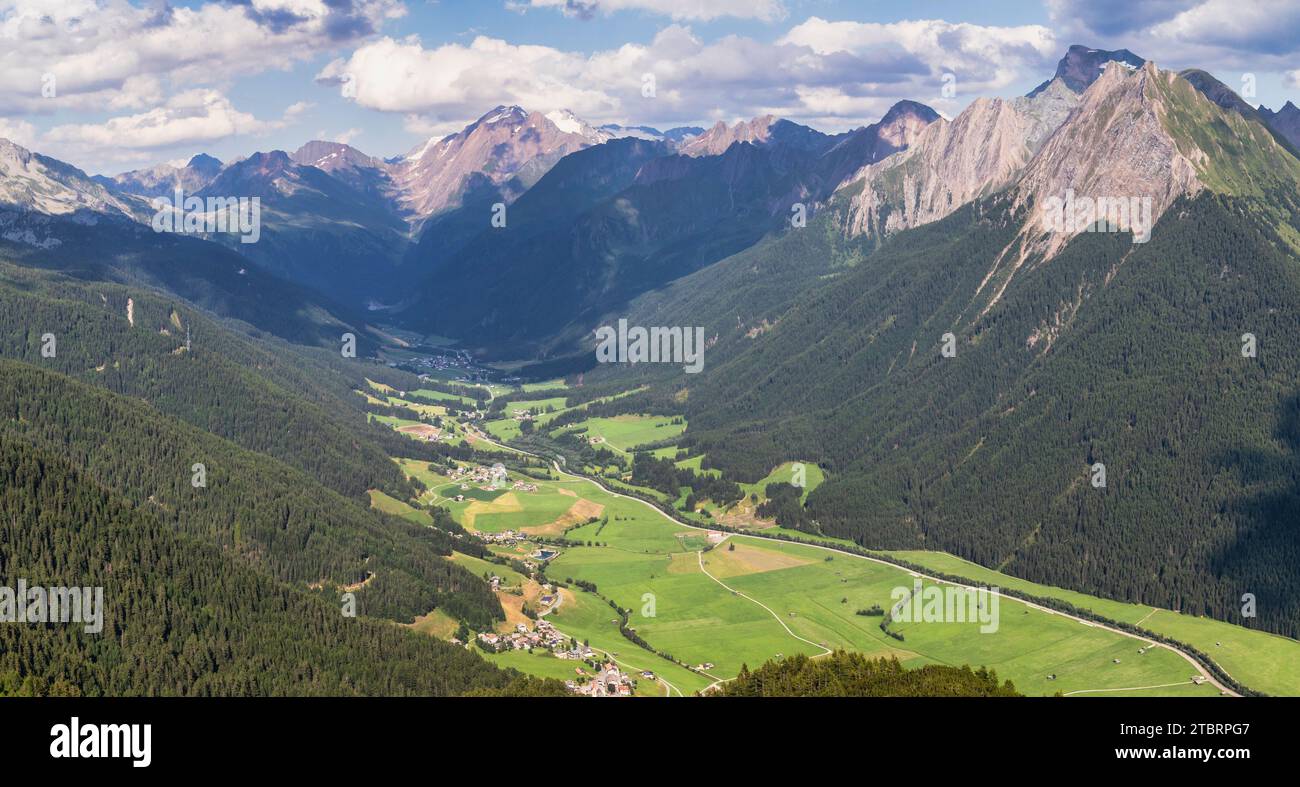 Italy, South Tyrol, province of Bolzano, elevated view of Val di Vizze / Pfitscher Tal Stock Photo