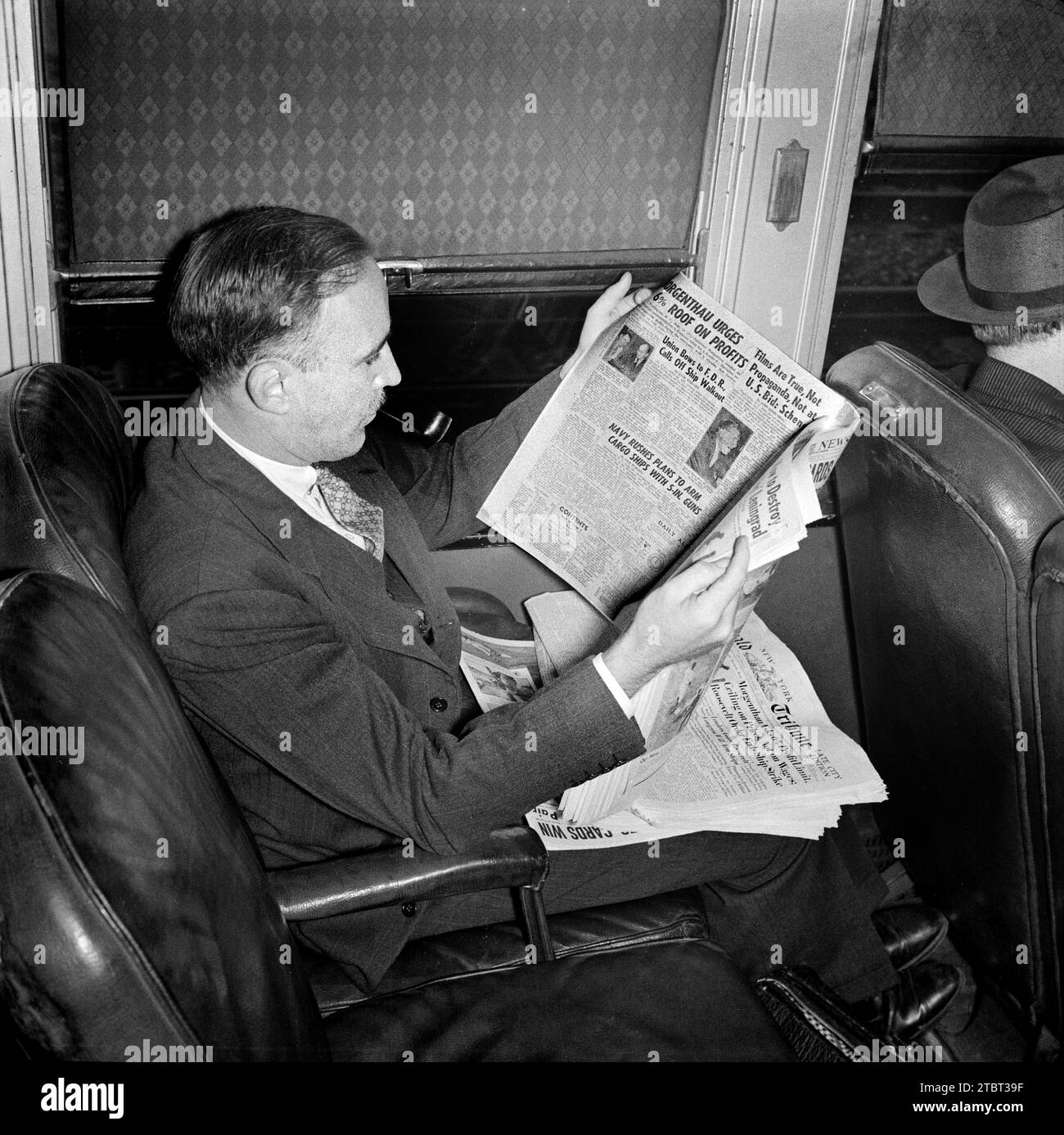 Newspaper train u s Black and White Stock Photos & Images Alamy