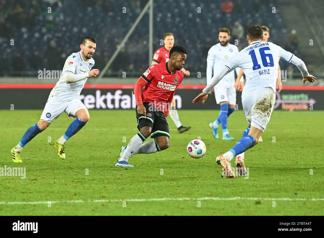 Hanover, Germany. 08th Dec, 2023. Soccer: Bundesliga 2, Hannover 96 ...