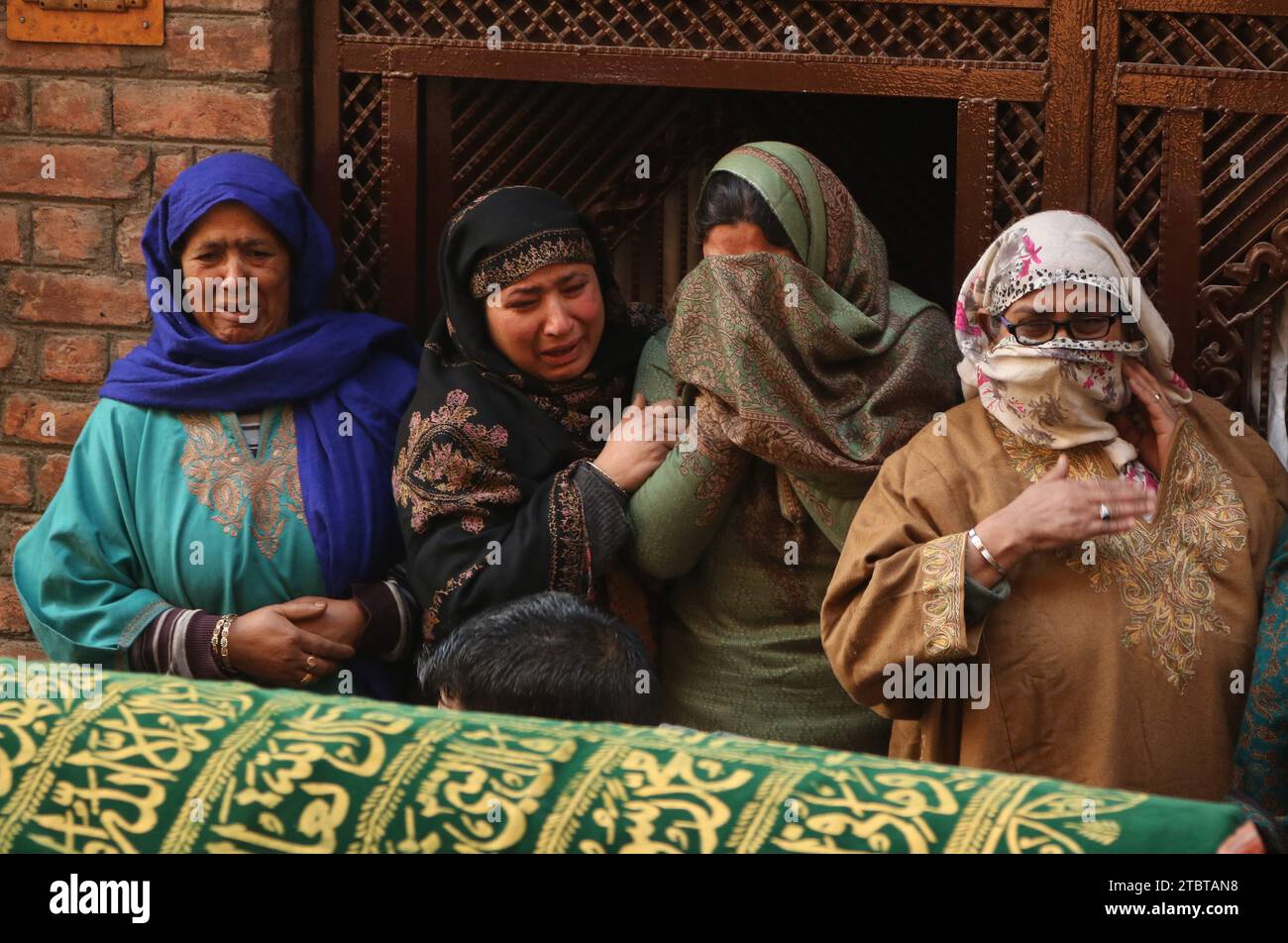 Srinagar Kashmir, India. 08th Dec, 2023. Relatives and neighbours mourn as they attend the funeral procession of slain Indian police Inspector Masroor Ahmad Wani in Srinagar. Wani was critically injured when militants fired upon him near Eidgah area of Central Kashmir's Srinagar on 29 October 2023, and succumbed to his injuries at All India Institute of Medical Sciences (AIIMS) in Delhi on 07 December 2023. On December 08, 2023, Srinagar Kashmir, India. (Credit Image: © Firdous Nazir/eyepix via ZUMA Press Wire) EDITORIAL USAGE ONLY! Not for Commercial USAGE! Stock Photo