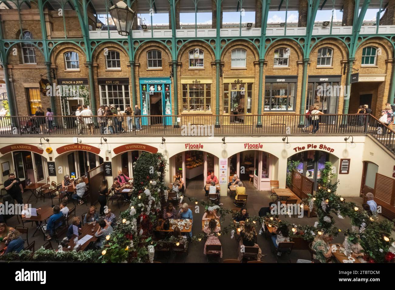 England, London, Covent Garden, Restaurants and Shops Stock Photo Alamy