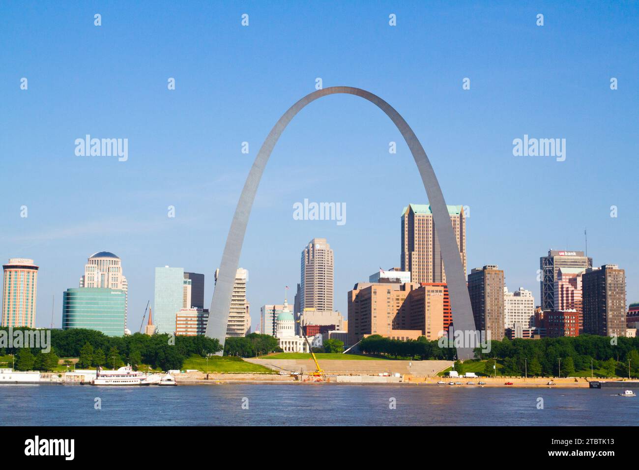 Sunny Day View of Gateway Arch Dominating St. Louis Skyline Over Riverfront Stock Photo