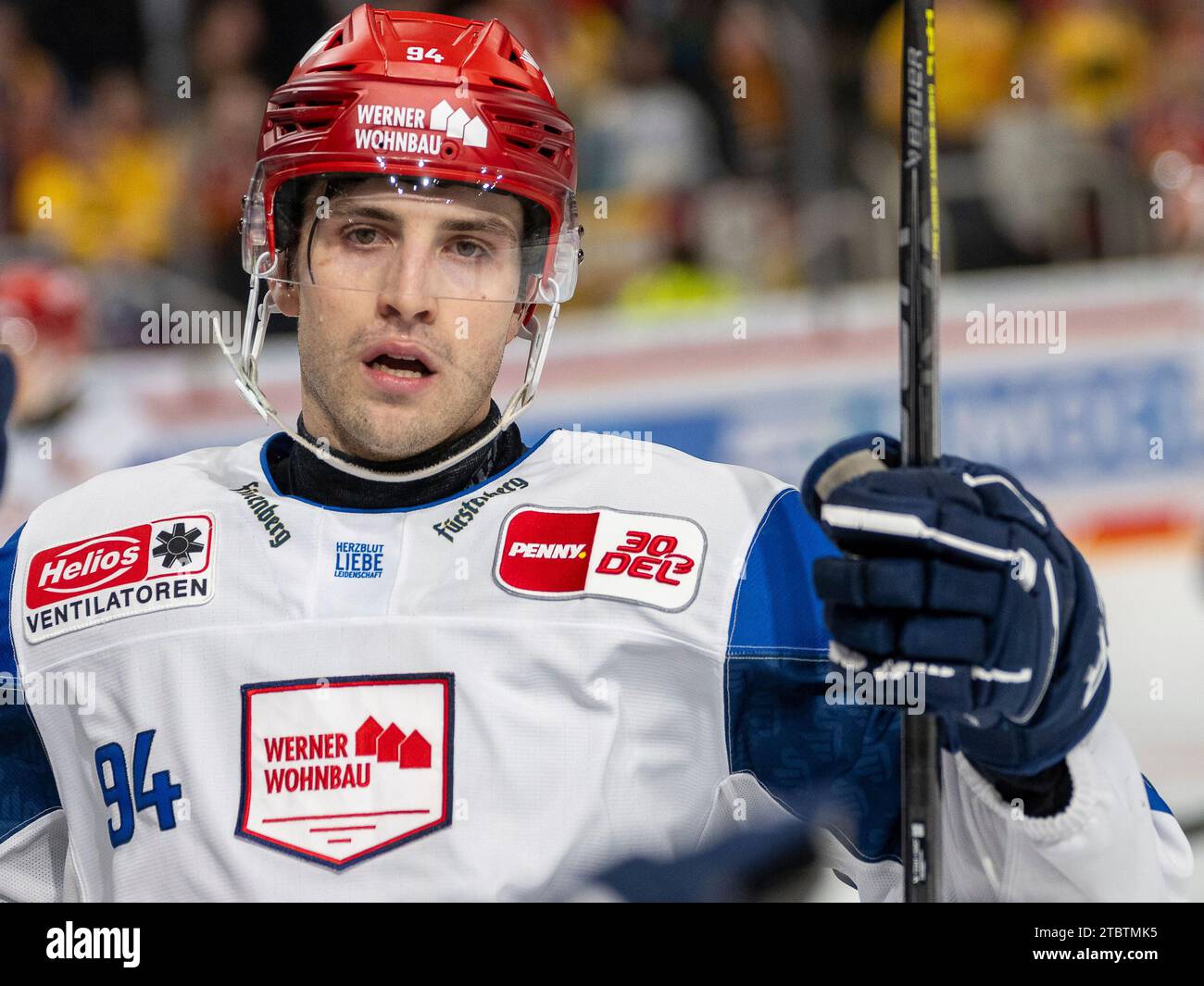 Phil Hungerecker (Schwenninger Wild Wings, 94) laesst sich an der