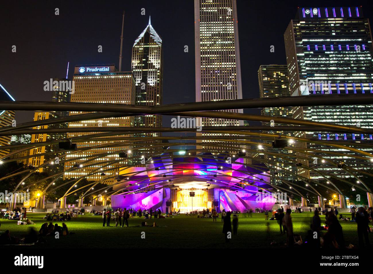 Twilight at a Vibrant Chicago Urban Park with Futuristic Amphitheater