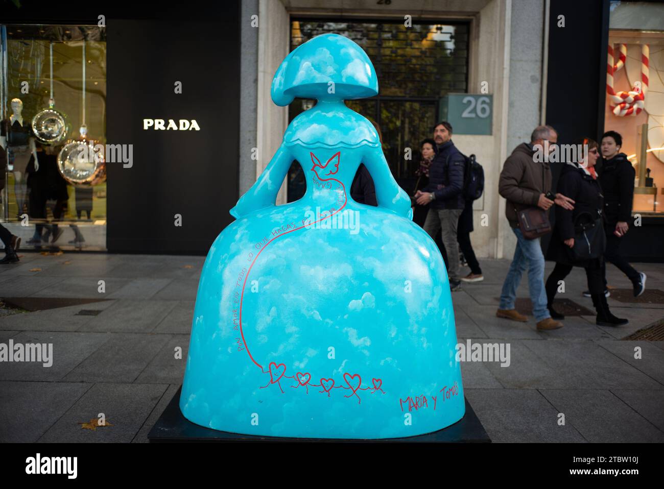 Madrid, Spain. 08th Dec, 2023. View of a sculpture in the shape of the figures of the painter Velázquez Las Menina is exhibition during the Meninas Madrid Gallery exhibition. December 8, 2023 Spain (Photo by Oscar Gonzalez/Sipa USA) (Photo by Oscar Gonzalez/Sipa USA) Credit: Sipa USA/Alamy Live News Stock Photo