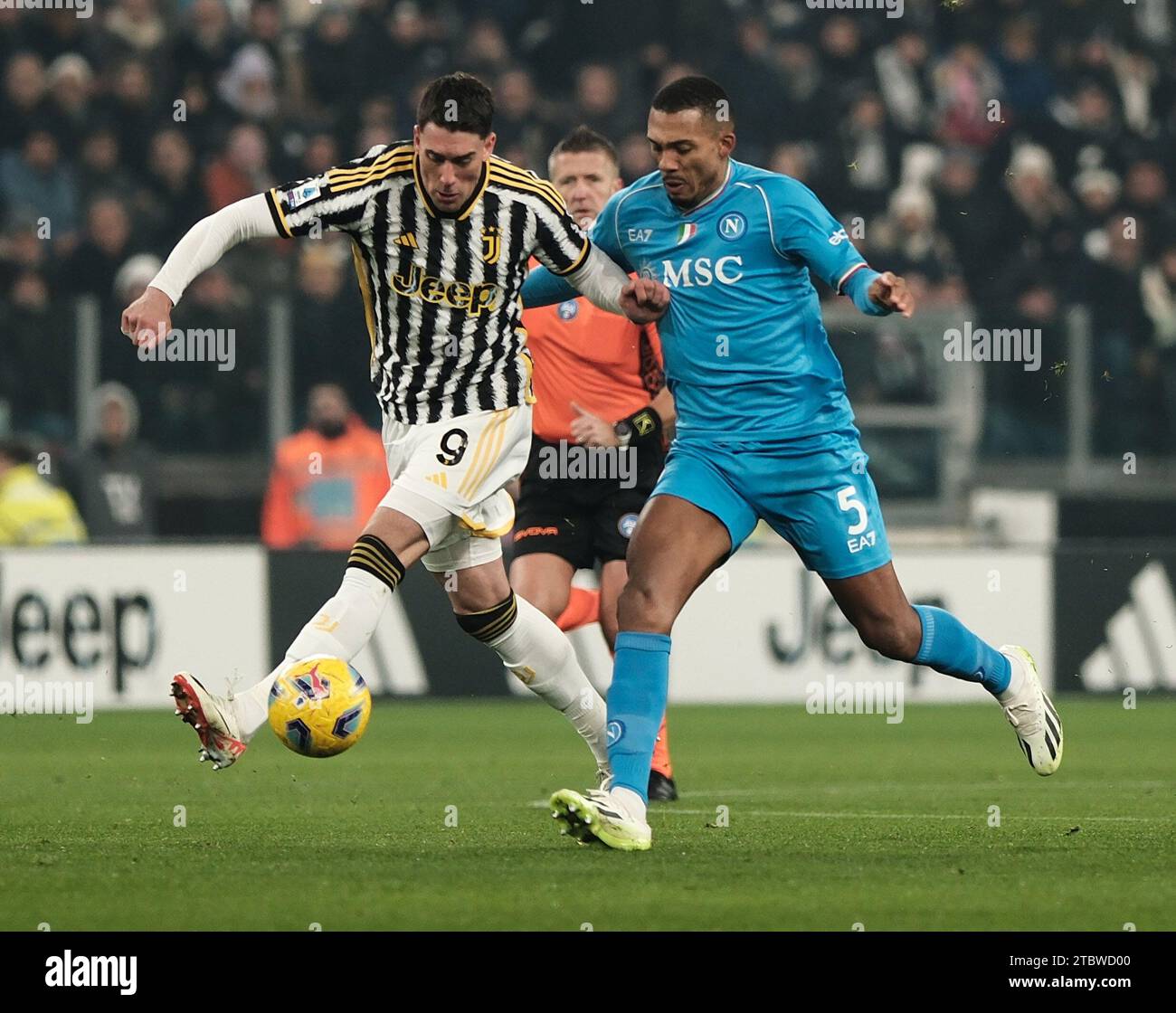 Turin, Italy. 8th Dec, 2023. FC Juventus' Dusan Vlahovic (L) vies with Napoli's Juan Jesus during a Serie A football match in Turin, Italy, Dec. 8, 2023. Credit: Federico Tardito/Xinhua/Alamy Live News Stock Photo