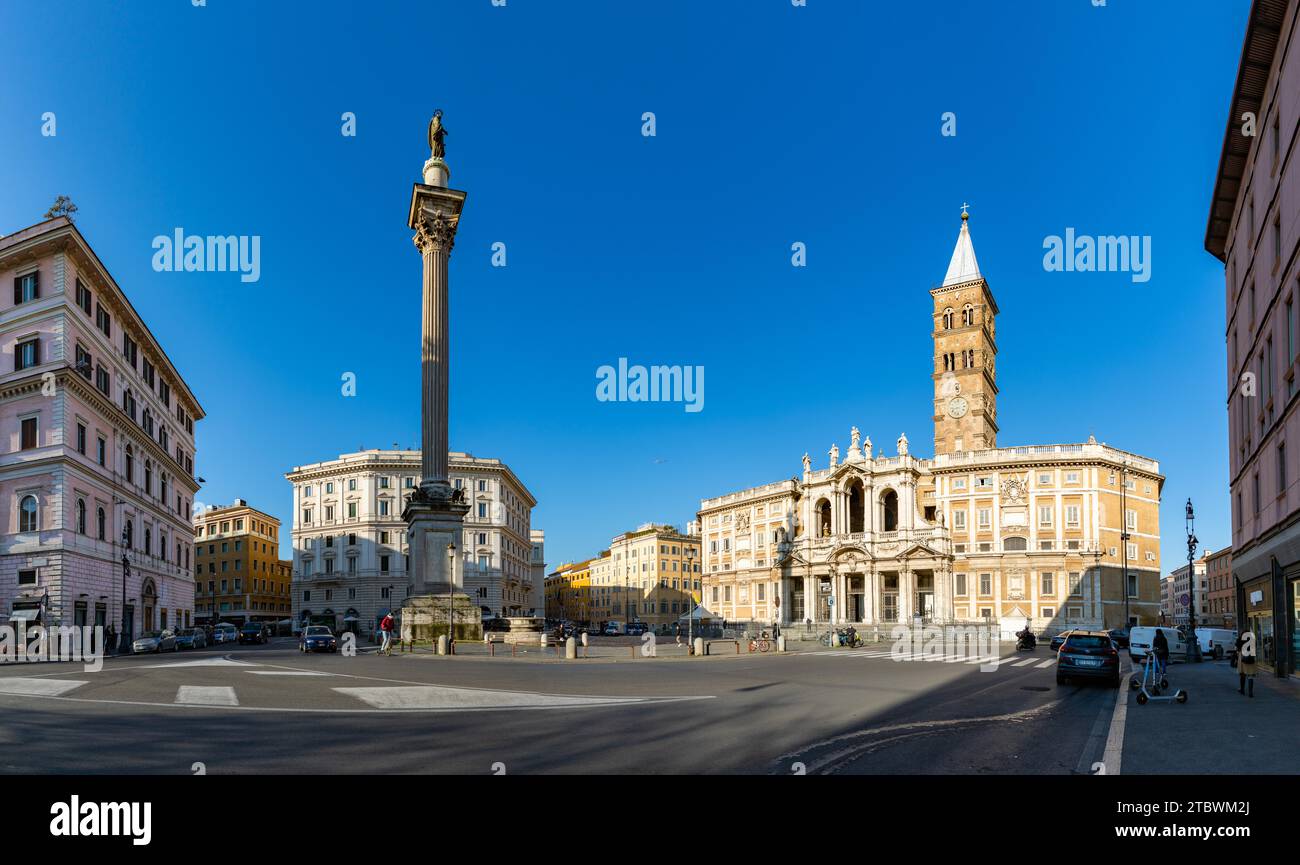 A picture of the Santa Maria Maggiore Basilica and the Column of Peace Stock Photo