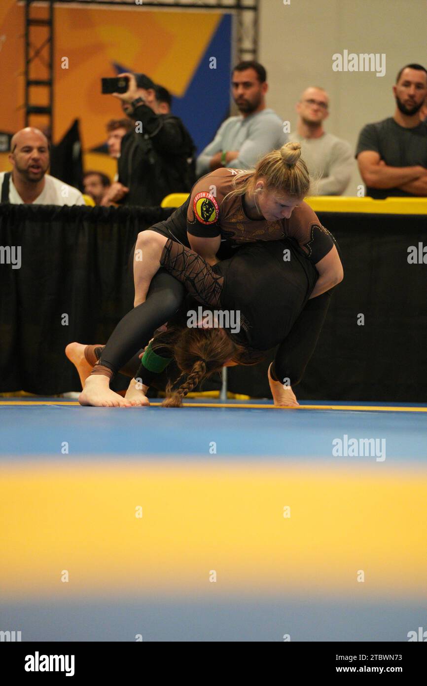 Las Vegas, Nevada, USA. 7th Dec, 2023. Miranda Maverick attempts to take the opponent down at IBJJF WORLDS NO-GI 2023 at Las Vegas Convention Center in Las Vegas, Nevada, USA. (Photo by Marcelo Woo; Px Images) (Credit Image: © Marcelo Woo; Px Images/PX Imagens via ZUMA Press Wire) EDITORIAL USAGE ONLY! Not for Commercial USAGE! Stock Photo