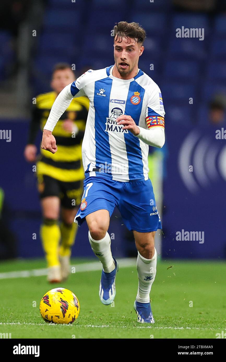 Barcelona, Spain. 08th Dec, 2023. Javi Puado of RCD Espanyol controls the ball during the Spanish Liga Hypermotion match between RCD Espanyol and Real Zaragoza at Stage Front Stadium in Barcelona on December 08, 2023. Credit: DAX Images/Alamy Live News Stock Photo