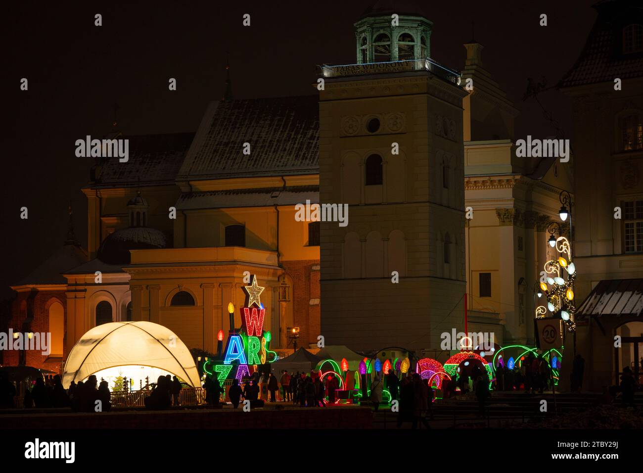 Warsaw, Poland. 08th Dec, 2023. Illuminated figures spelling out 'Warsaw' are seen in the Old Town in Warsaw, Poland on 08 December, 2023. This year's theme for the annual Christmas illumination is a throwback to the 50s and 60s of the last century with different objects like classic cars being decorated with LED lights. (Photo by Jaap Arriens/Sipa USA) Credit: Sipa USA/Alamy Live News Stock Photo