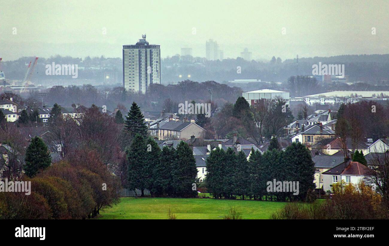 Glasgow, Scotland, UK. 9th December, 2023. UK Weather:  Storm Elin saw a miserable wet windy day over the west of the city. Credit Gerard Ferry/Alamy Live News Stock Photo