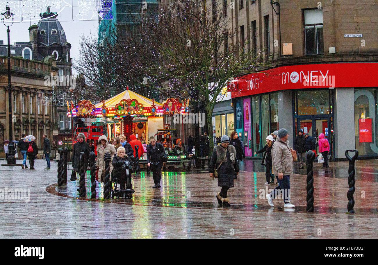 Dundee, Tayside, Scotland, UK. 9th Dec, 2023. UK Weather A rain warning is in effect as heavy