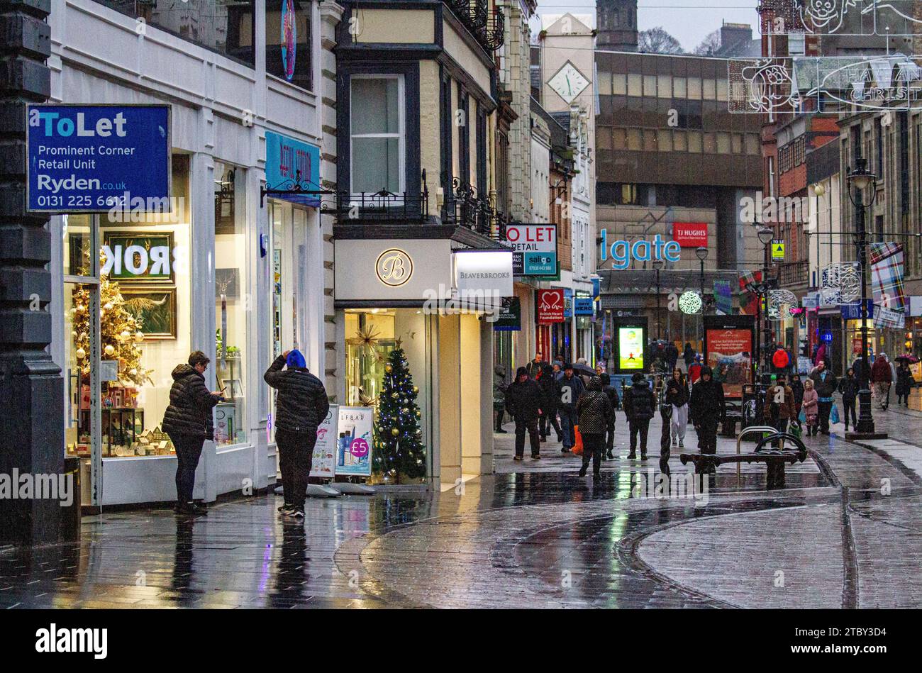 Dundee, Tayside, Scotland, UK. 9th Dec, 2023. UK Weather A rain warning is in effect as heavy
