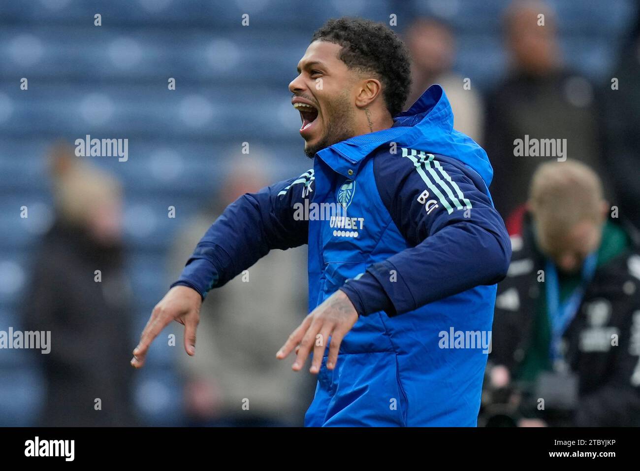 Georgina Rutter #24 of Leeds United salutes the fans after  the Sky Bet Championship match Blackburn Rovers vs Leeds United at Ewood Park, Blackburn, United Kingdom, 9th December 2023  (Photo by Steve Flynn/News Images) Stock Photo