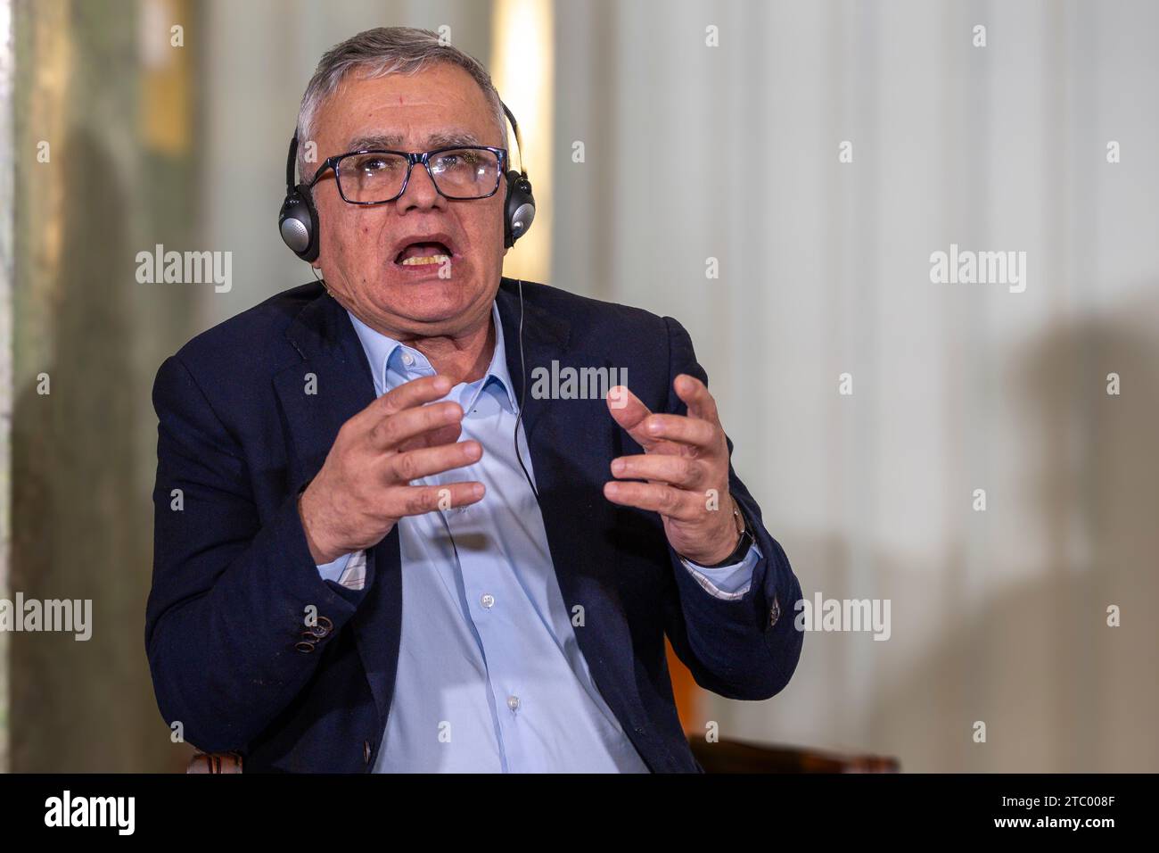 Oslo, Norway 09 December 2023 Taghi Rahmani, the husband of this year’s Nobel Peace Prize Winner Narges Mohammadi of Iran, speaks during the press conference. His wife is in prison in Iran and her husband is representing her at the press conference at the Norwegian Nobel Institute in Oslo Norway.credit: Nigel Waldron/Alamy Live News Stock Photo