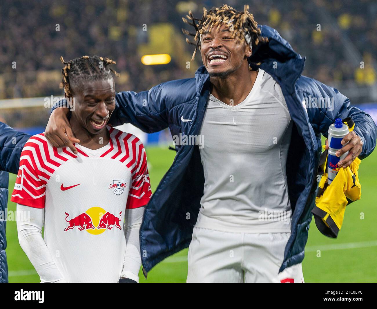 Amadou Haidara RB Leipzig, #08) und Mohamed Simakan (RB Leipzig, #02)  feiern ausgelassen den Sieg in Dortmund vor den eigenen Fans. Borussia  Dortmund vs. RB Leipzig, Fussball, Bundesliga, 14. Spieltag, Saison  2023/2024,