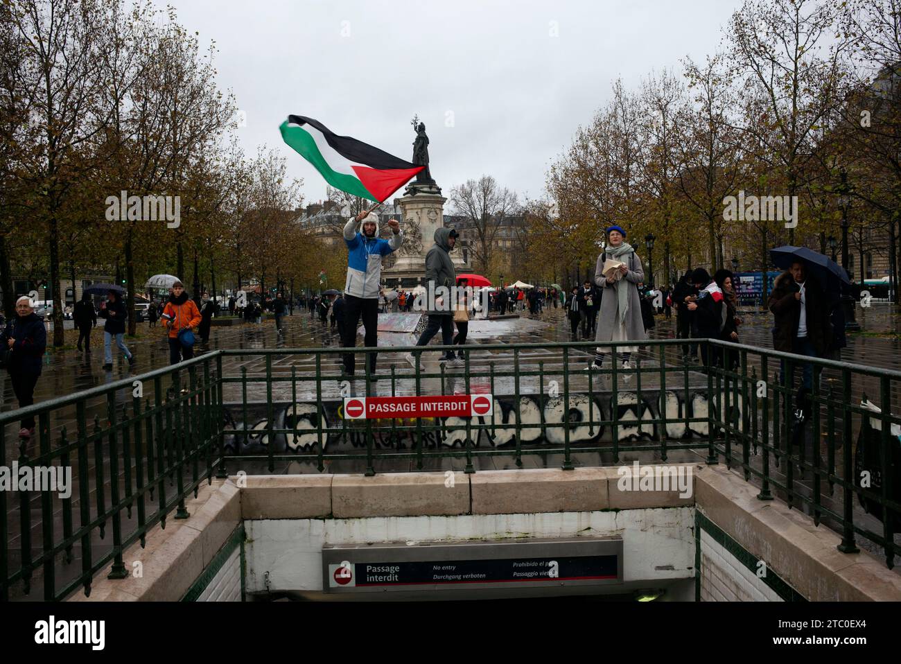Demonstration Only Paris, France, France. 9th Dec, 2023. In a powerful demonstration of ...
