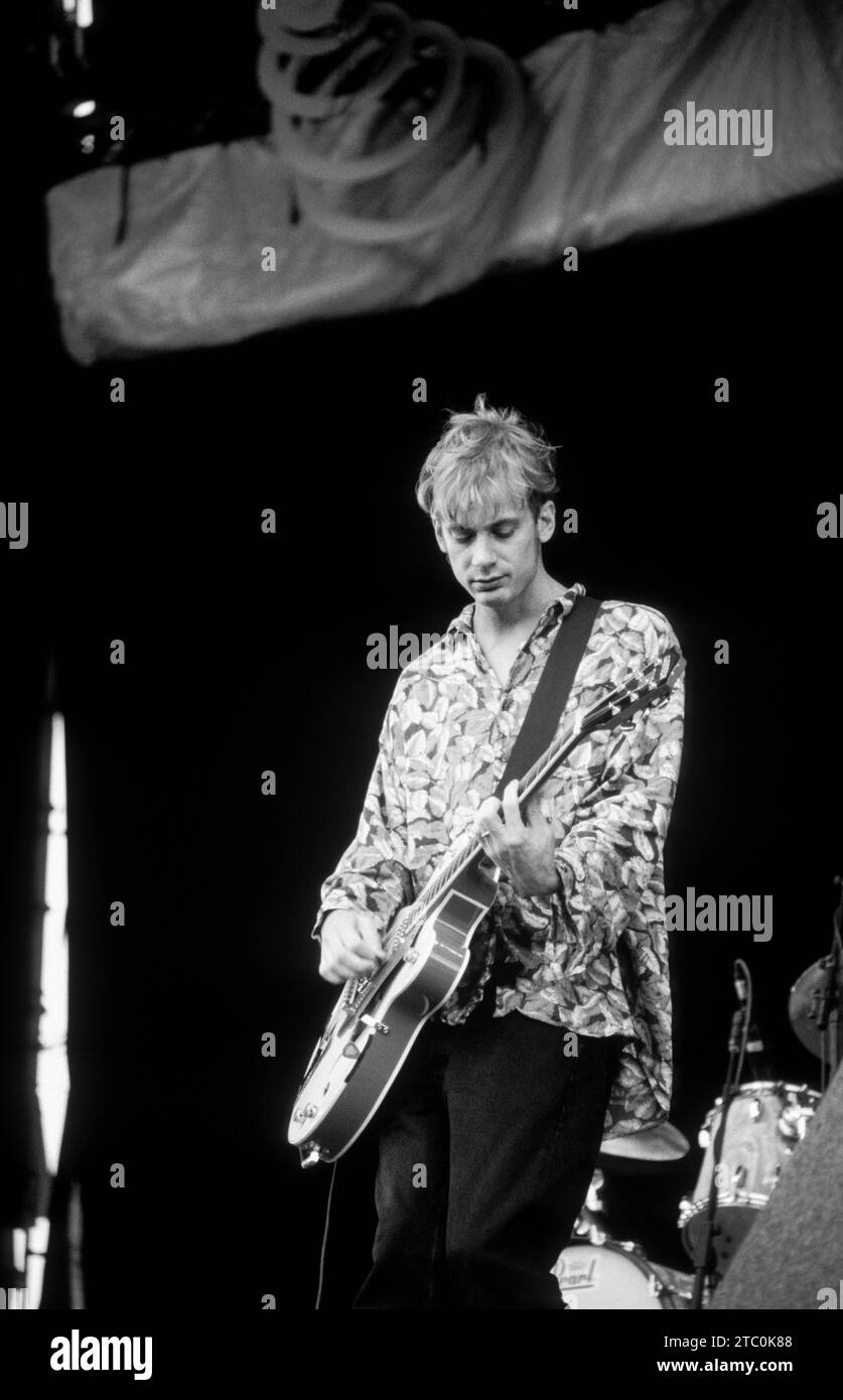 CHRIS COLLINGWOOD, FOUNTAINS OF WAYNE, READING FESTIVAL, 1997 A very