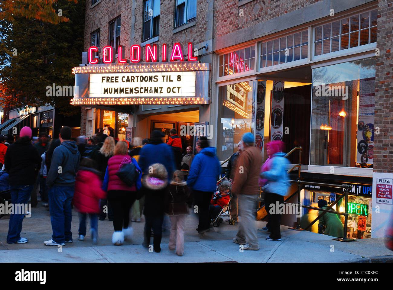 Movie theater marquee hires stock photography and images Alamy