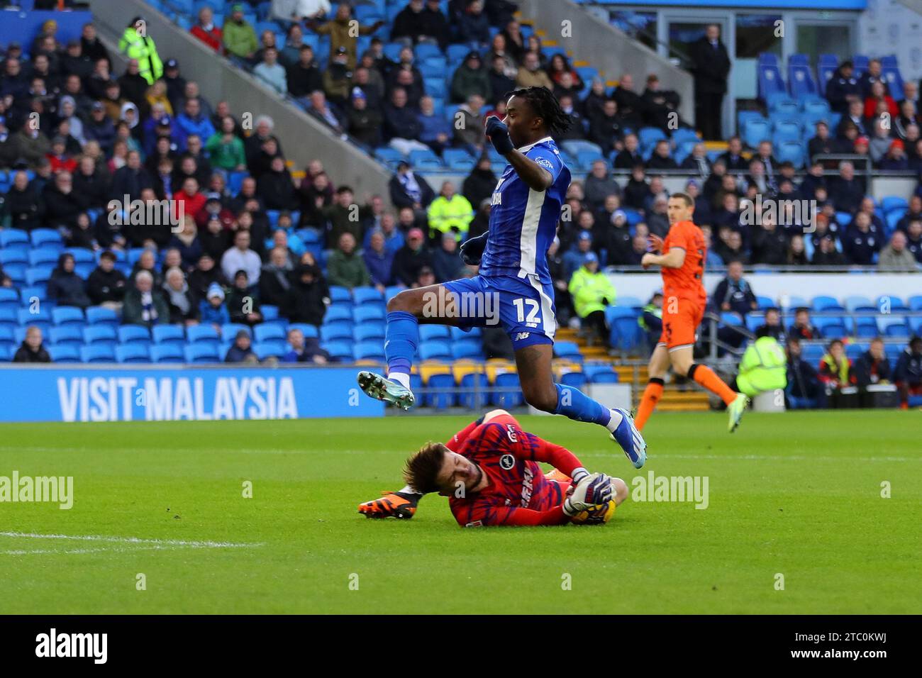 Cardiff, UK. 09th Dec, 2023. Matija Sarkic, the goalkeeper of Millwall claims the ball to make a save from Ike Ugbo of Cardiff city in the 1st half. EFL Skybet championship match, Cardiff city v Millwall at the Cardiff City Stadium in Cardiff, Wales on Saturday 9th December 2023. this image may only be used for Editorial purposes. Editorial use only, pic by Andrew Orchard/Andrew Orchard sports photography/Alamy Live news Credit: Andrew Orchard sports photography/Alamy Live News Stock Photo