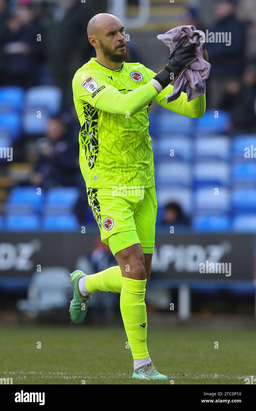 Reading, UK. 09th Dec, 2023. David Button #1 of Reading during the Sky Bet League 1 match Reading vs Barnsley at Select Car Leasing Stadium, Reading, United Kingdom, 9th December 2023 (Photo by Gareth Evans/News Images) in Reading, United Kingdom on 12/9/2023. (Photo by Gareth Evans/News Images/Sipa USA) Credit: Sipa USA/Alamy Live News Stock Photo