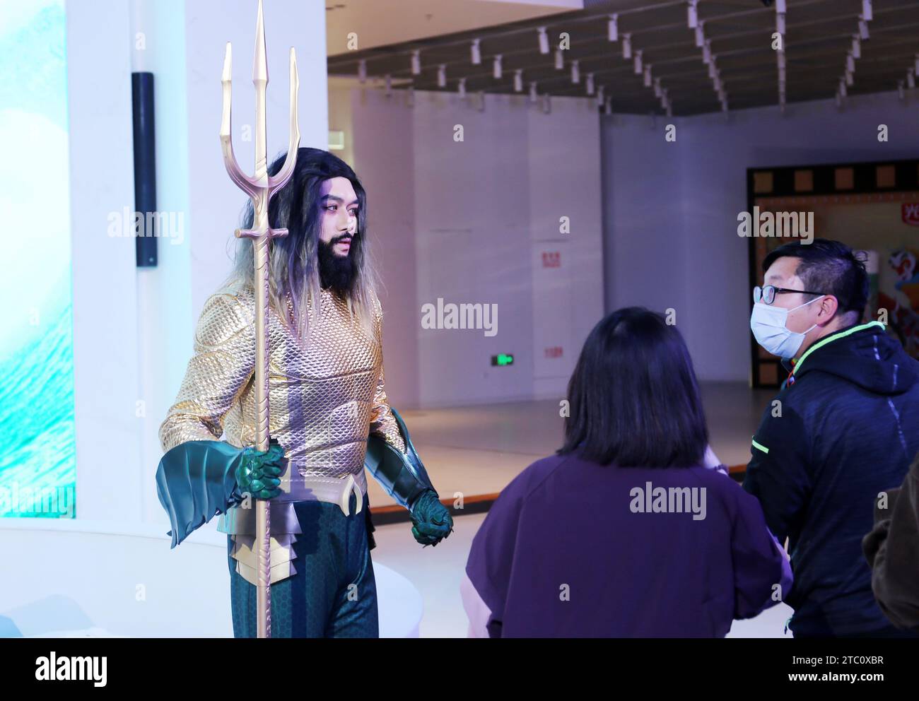 SHANGHAI, CHINA - DECEMBER 9, 2023 - Fans in front of Cosplayer, The protagonist of the Film Aquaman and The Lost Kingdom, at a cinema in Shanghai, Ch Stock Photo