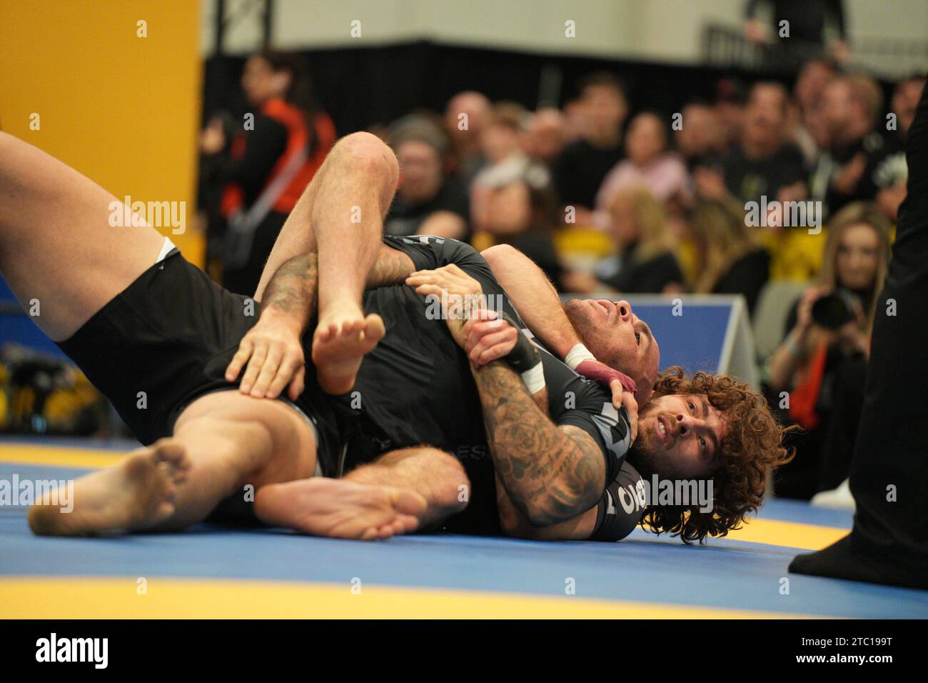 Las Vegas, USA. 09th Dec, 2023. LAS VEGAS, NEVADA - December 09, 2023: Roberto Francisco Jimenez takes Roosevelt Sousa back at IBJJF WORLDS NO-GI 2023 open class division finals at Las Vegas Convention Center in Las Vegas, Nevada, USA. (Photo by Marcelo Woo; PxImages/Sipa USA) Credit: Sipa USA/Alamy Live News Stock Photo