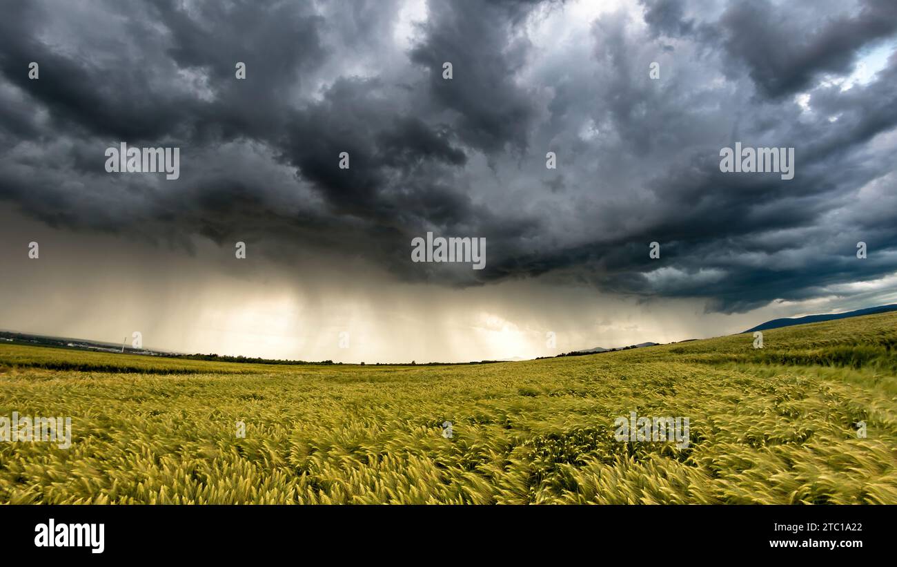 Rain storm coming cloudscape hi-res stock photography and images - Alamy