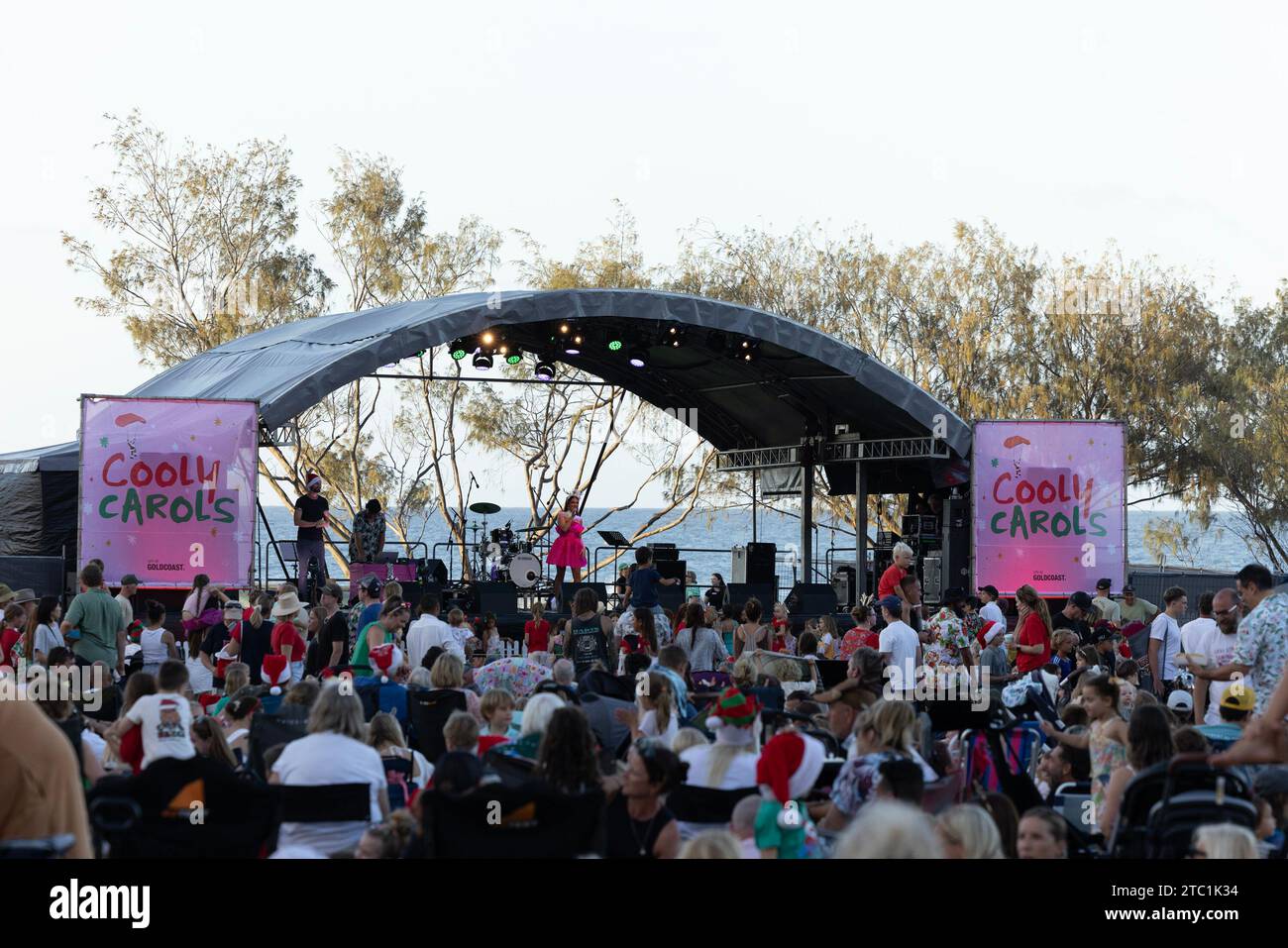 Coolangatta, Australia. 10th December 2023. Singers perform at the