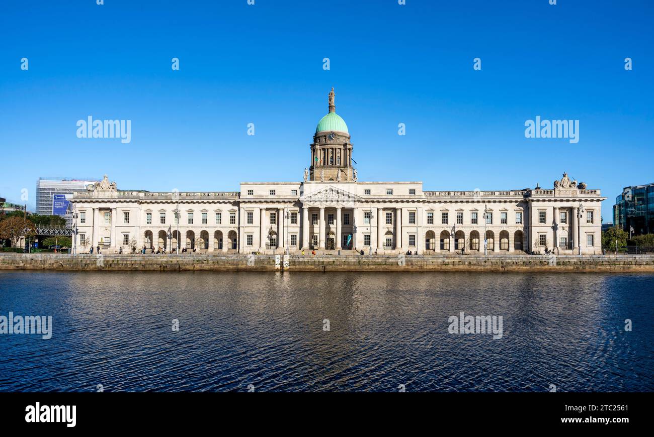 The façade of Custom House overlooking River Liffey, neoclassical 18th century building by James Gandon, Dublin city center, Italy Stock Photo