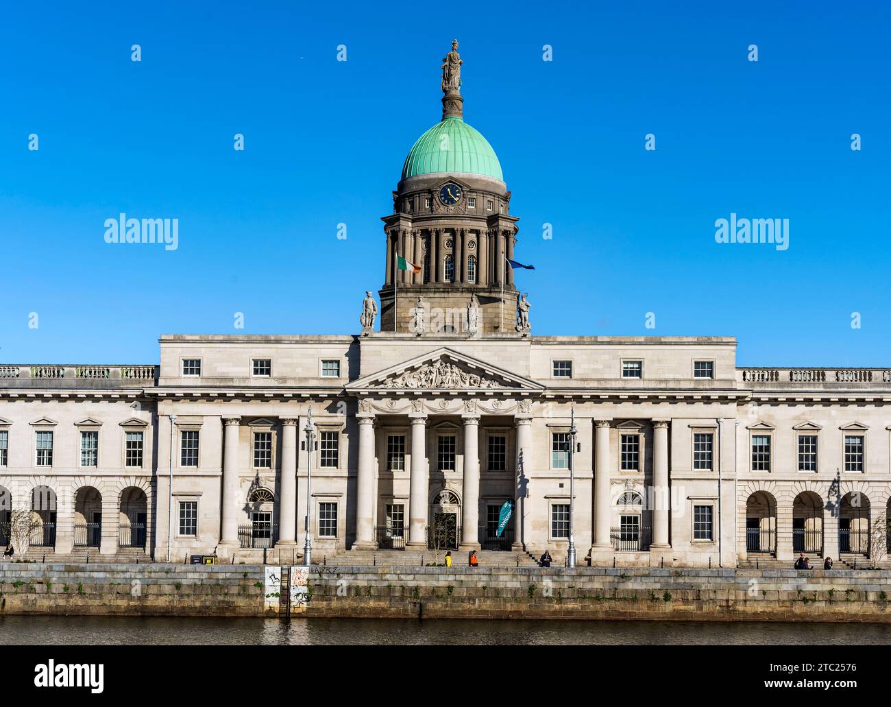 The façade of Custom House overlooking River Liffey, neoclassical 18th century building by James Gandon, Dublin city center, Italy Stock Photo