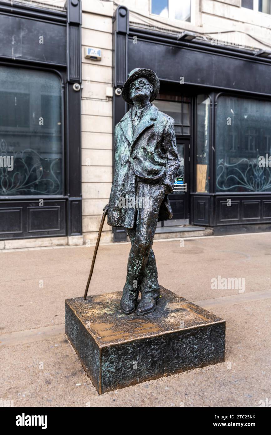 Bronze statue of James Joyce by sculptor Marjorie Fitzgibbon in North ...