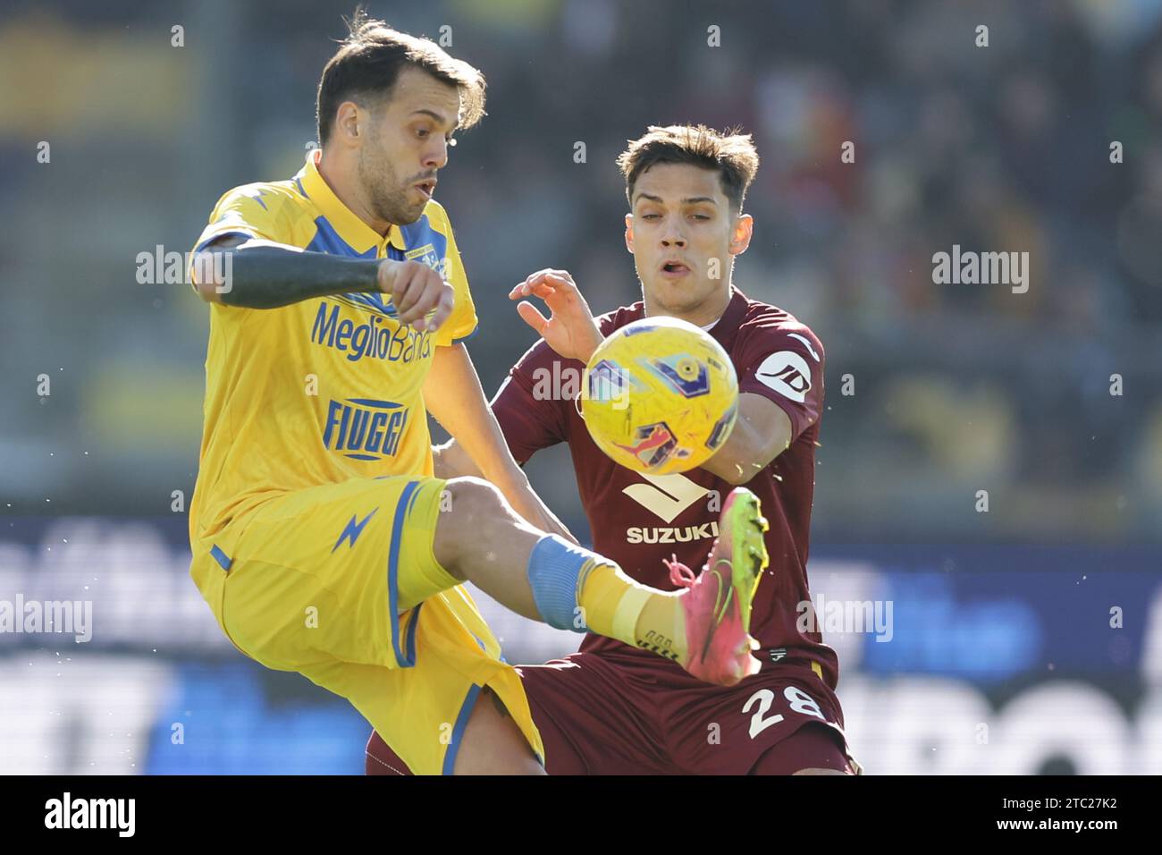 Frosinone, Italy. 10th Dec, 2023. Frosinone's Italian midfielder Francesco Gelli challenges for the ball with Torino's Italian midfielder Samuele Ricci during the Serie A football match between Frosinone Calcio vs Torino at the Benito Stirpe stadium in Frosinone, Italy on December 10, 2023. Credit: Independent Photo Agency/Alamy Live News Stock Photo