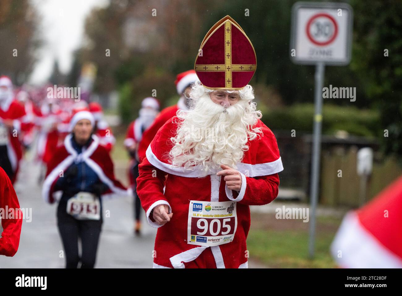 Michendorf, Germany. 10th Dec, 2023. A participant runs through Michendorf in costume at the St. Nicholas Run. Costumed runners met for the fifteenth time on the 2nd Advent for a run in the Brandenburg community. Credit: Christophe Gateau/dpa/Alamy Live News Stock Photo