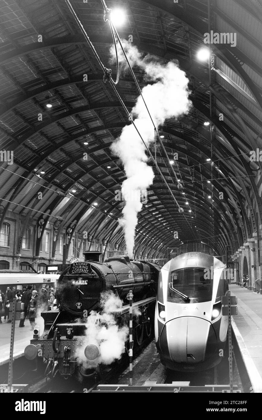 The Railway Touring Company 'Lincoln Christmas Express. Pulled by Black 5 Locomotive 44871 and LNER Azuna train in Kings Cross station. Stock Photo