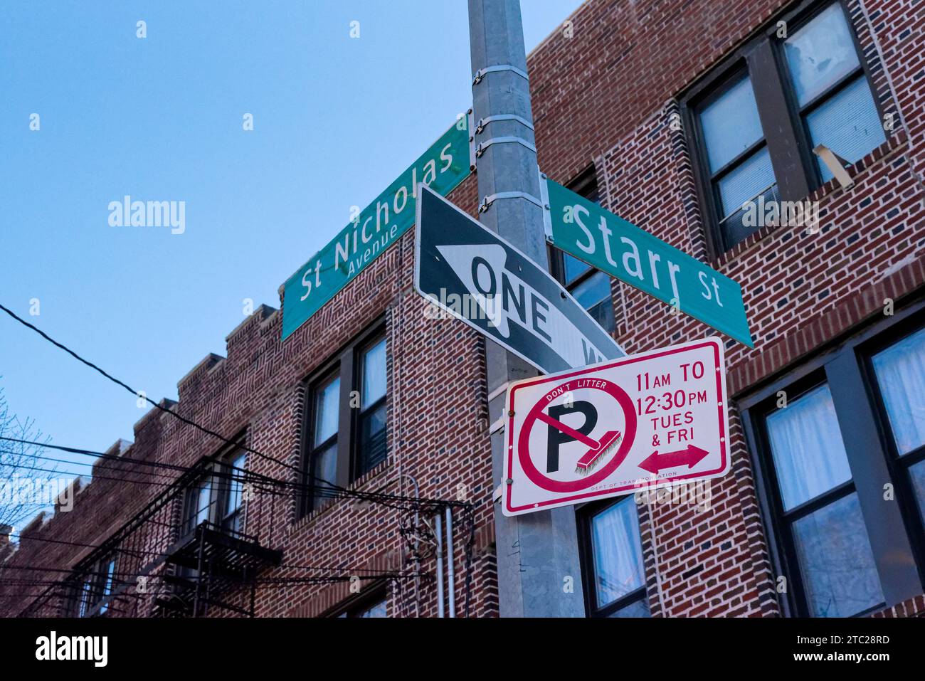 Des Panneaux Indicateurs à L'intersection De Rues à New-york 