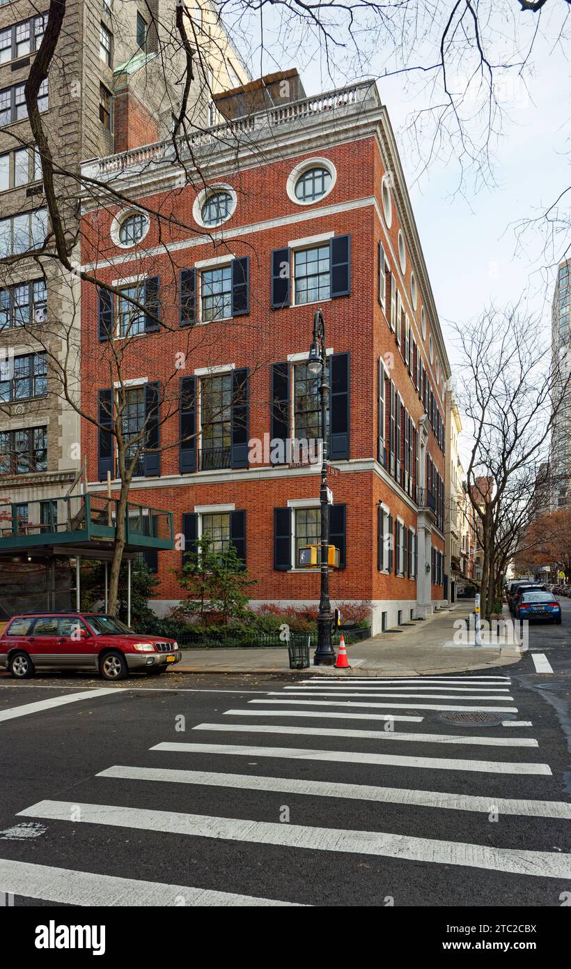 The　Willard Dr. Martens Women's Buzz 5-Eye Milled Nubuck Platform Oxfords