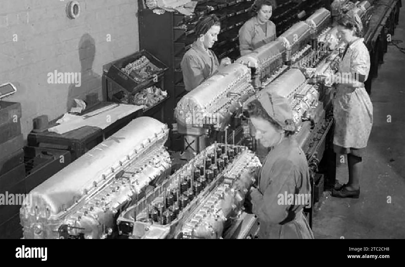 ROLLS ROYCE MERLIN ENGINE production line 1942 at an unidentified factory. Stock Photo