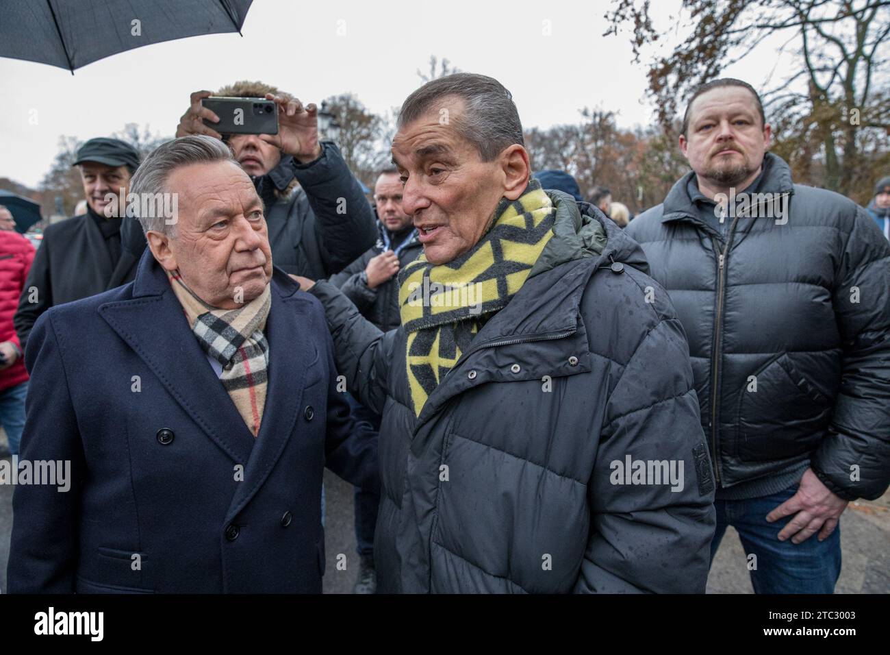 At the solidarity protest in Berlin, a significant interaction was captured between Julien Michel Friedman and Roland Kaiser, two renowned figures in their respective fields. Friedman, a notable German-French publicist, talk show host, lawyer, philosopher, and former politician, engaged in a thoughtful conversation with Kaiser, a celebrated German Schlager singer and musician. Born Ronald Keller on May 10, 1952, in West Berlin, Kaiser rose to fame with his breakthrough song 'Santa Maria' in 1980, which sold 1.2 million copies. With over 90 million records sold, he is one of the genre's most su Stock Photo