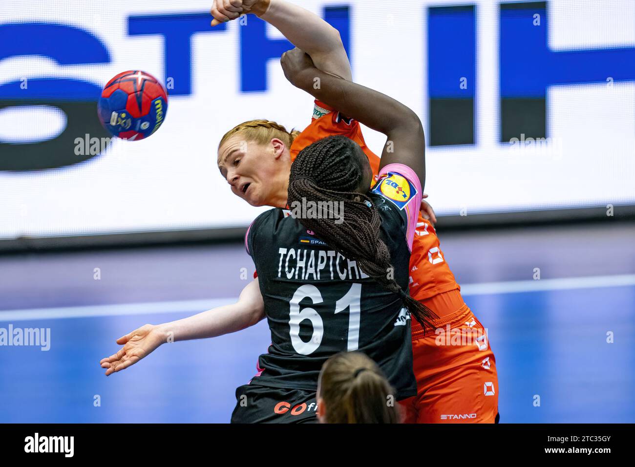 FREDERIKSHAVN - Dione Housheer of the Netherlands against Lysa Tchaptchet Defo of Spain during the main round group IV World Cup handball match at the Arena Nord. ANP RONALD HOOGENDOORN Stock Photo