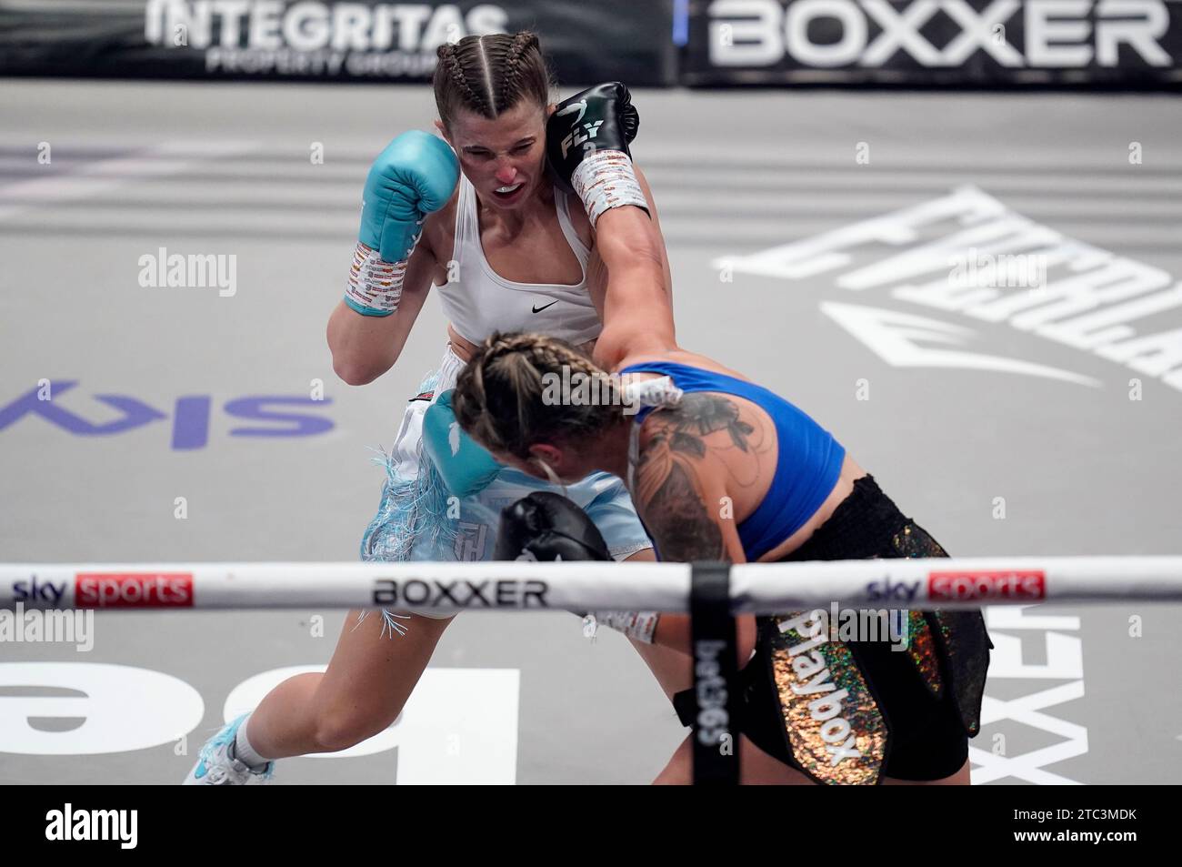 Francesca Hennessy (left) in action against Lucrecia Arrieta in their  Bantamweight bout at the Bournemouth International Centre, Bournemouth.  Picture date: Sunday December 10, 2023 Stock Photo - Alamy