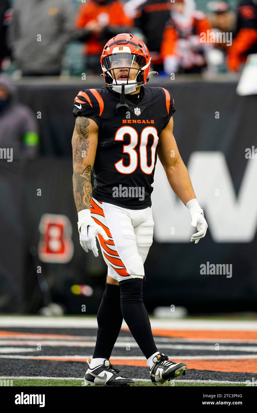 Cincinnati Bengals running back Chase Brown (30) warms up before before