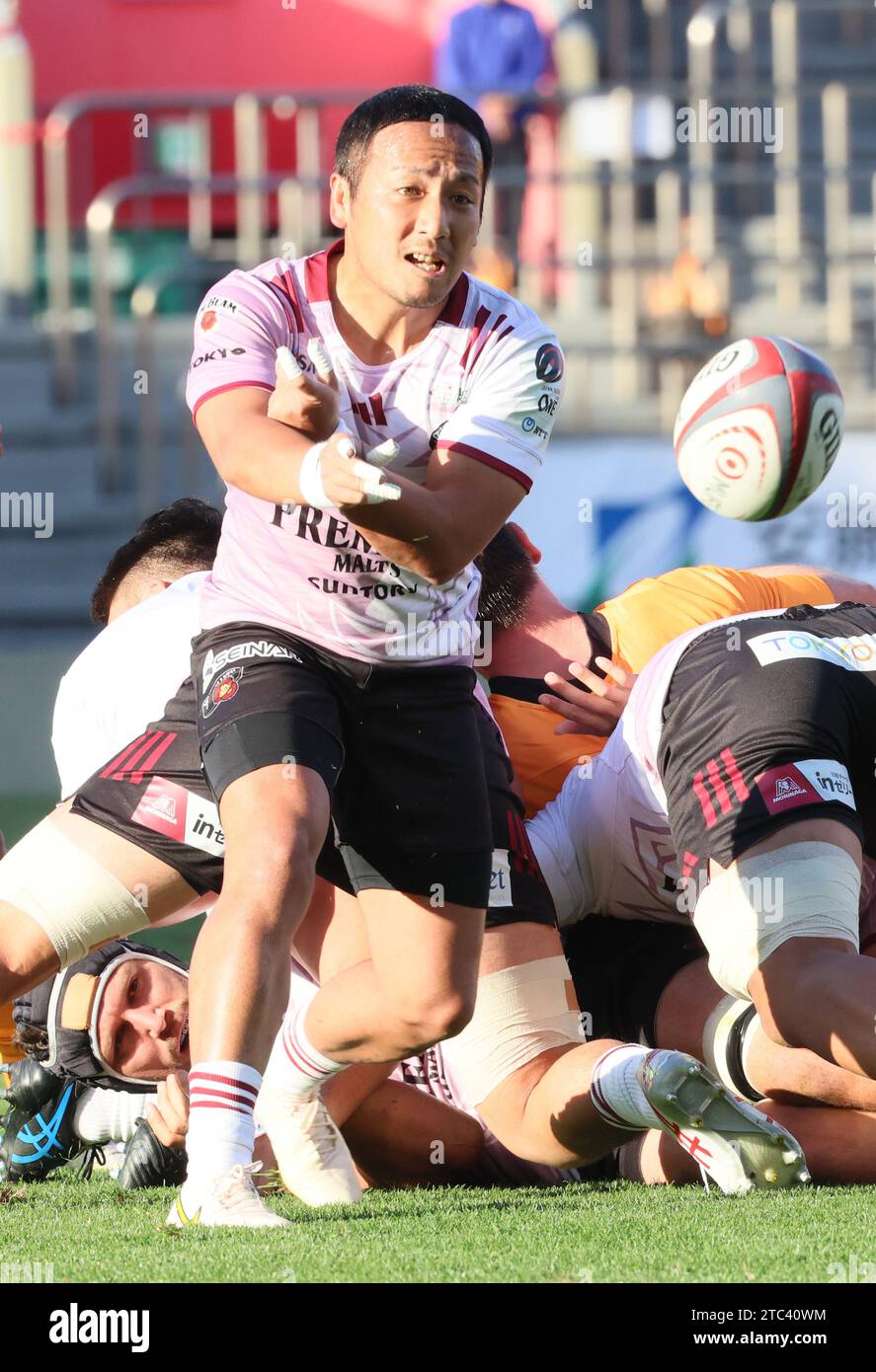 Tokyo, Japan. 10th Dec, 2023. Tokyo Suntory Sungoliath scrum half ...