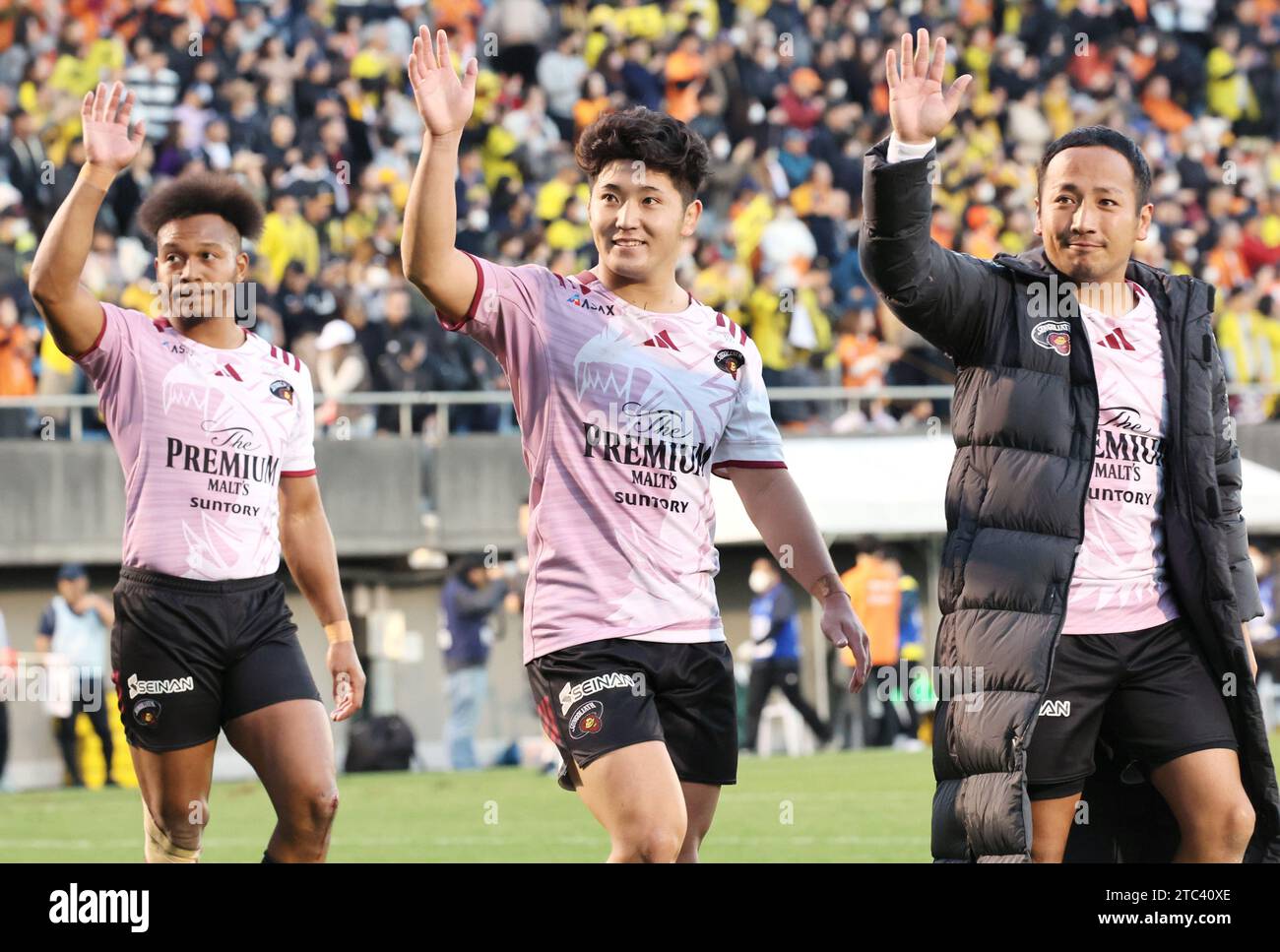 Tokyo, Japan. 10th Dec, 2023. Tokyo Suntory Sungoliath players (L-R ...