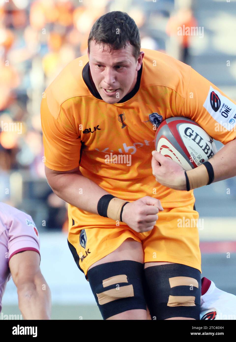 Tokyo, Japan. 10th Dec, 2023. Kubota Spears Funabashi Tokyo Bay lock JD Shickering carries the ball during the Rugby League One match against Tokyo Suntory Sungoliath at the Prince Chichibu rugby stadiu in Tokyo on Sunday, December 10, 2023. Suntory Sungoliath defeated Kubota Spears 52-26. (photo by Yoshio Tsunoda/AFLO) Stock Photo