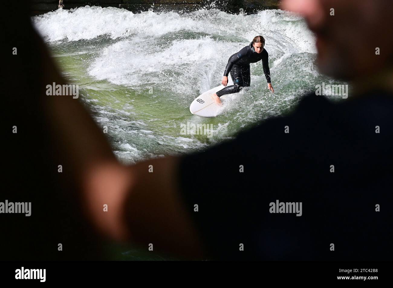 e2 kleine eisbachwelle river surfing