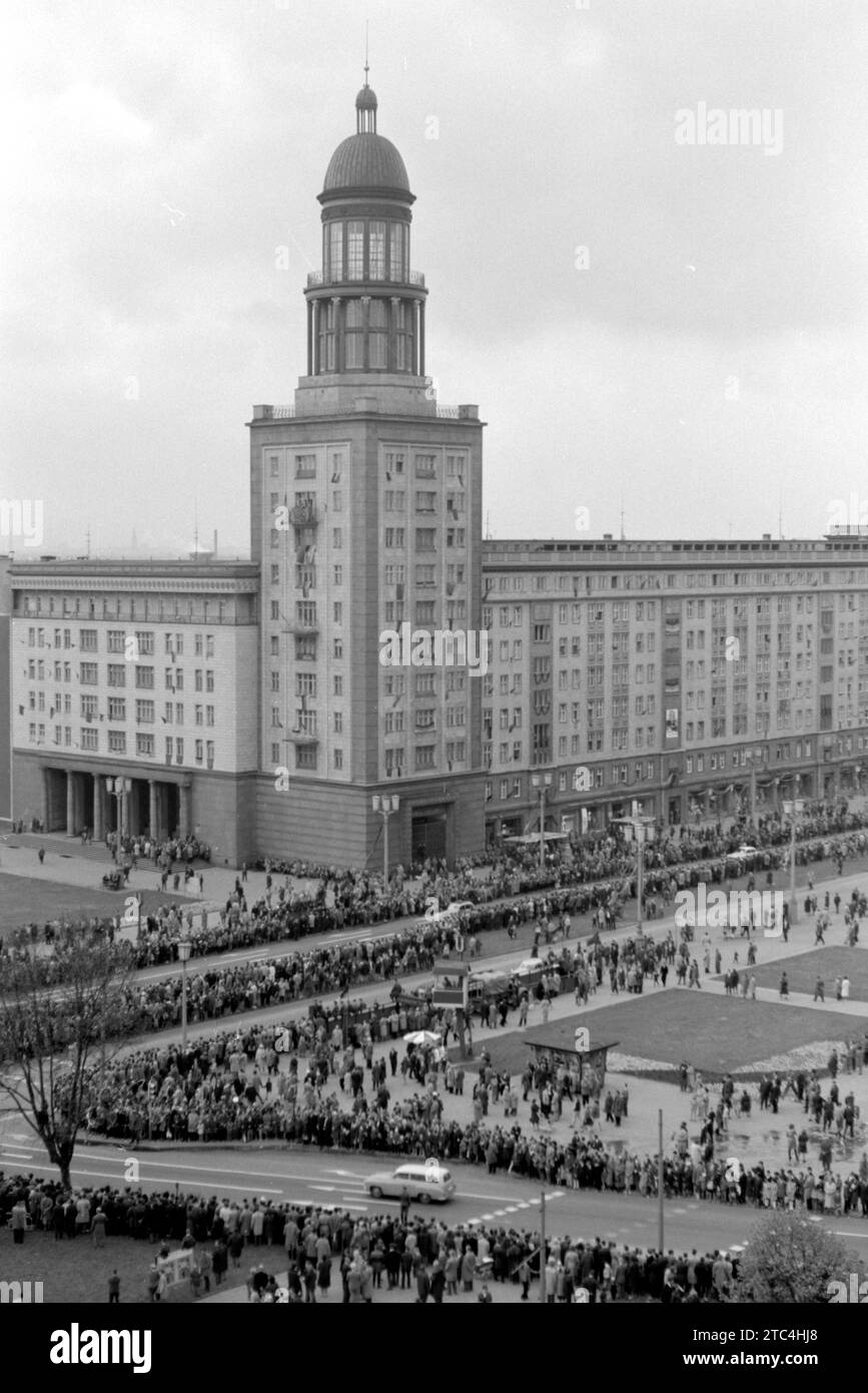 Militarparade ost berlin 1965 hi-res stock photography and images - Alamy