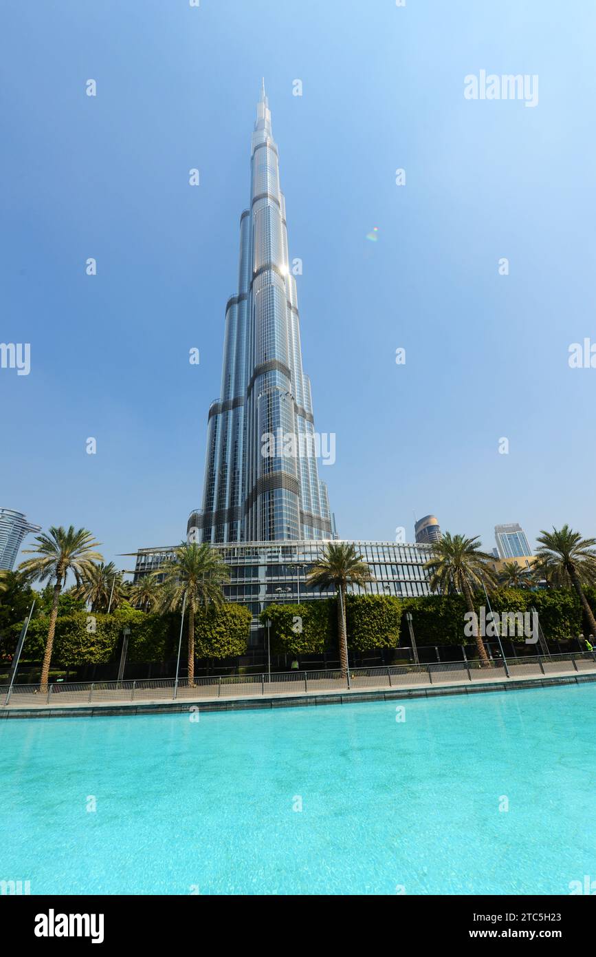 the-burj-khalifa-skyscraper-is-the-tallest-building-in-the-world-dubai