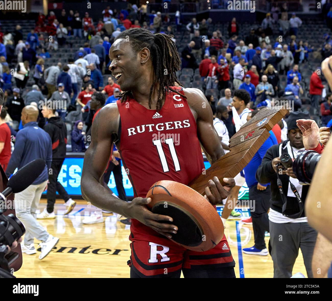 Rutgers Scarlet Knights Center Clifford Omoruyi (11) With The Garden ...